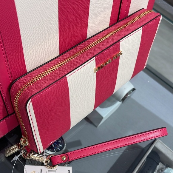 MICHAEL KORS JST 
Leather Continental Wristlet Phone Case Wallet 
El Pink 
NWT - Picture 5 of 16
